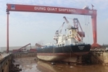 DQS tiếp nhận tàu Petrolimex 18 vào dock để sửa chữa