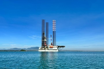 Bàn giao thành công Giàn Severnaia Avraro cho Chủ tàu ARKTIKMORNEFTEGAZRAZVEDKA JSC (Nga).