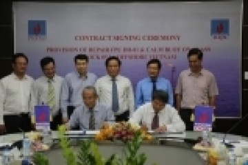 Ceremony of signing the contract for repairing Dai Hung Rig and calm buoy