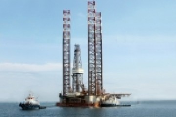 DQS RECEIVE CUU LONG JACK-UP RIG TO THE DOCK FOR REPAIRING