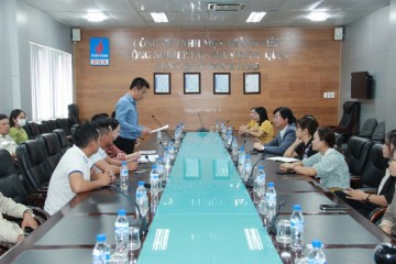 Công đoàn DKVN thăm và làm việc tại Công ty Công nghiệp tàu thủy Dung Quất.